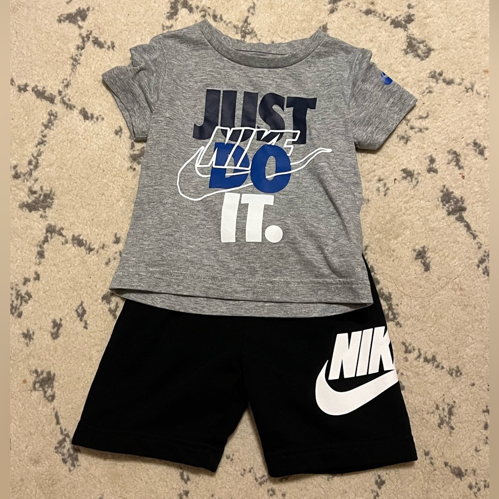 Nike boys 2 piece set